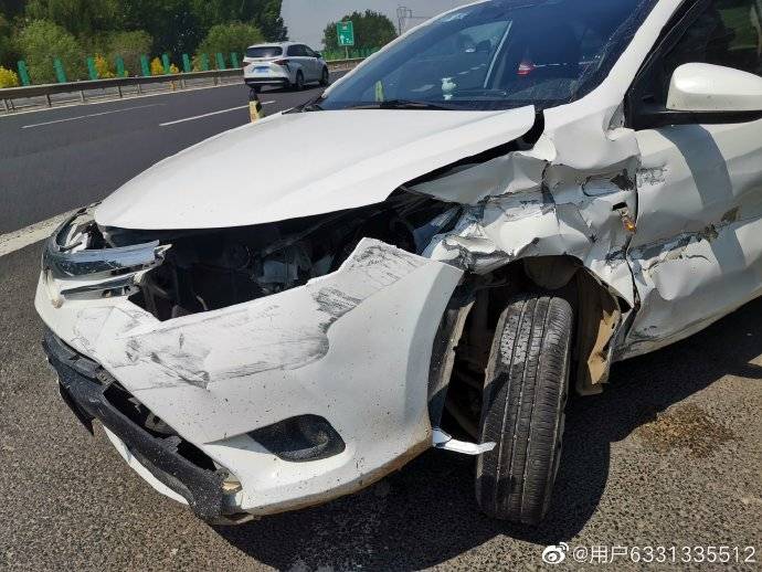 丰田汽车车祸被撞报废,安全气囊纹丝不动.网友:这是要命车呀!