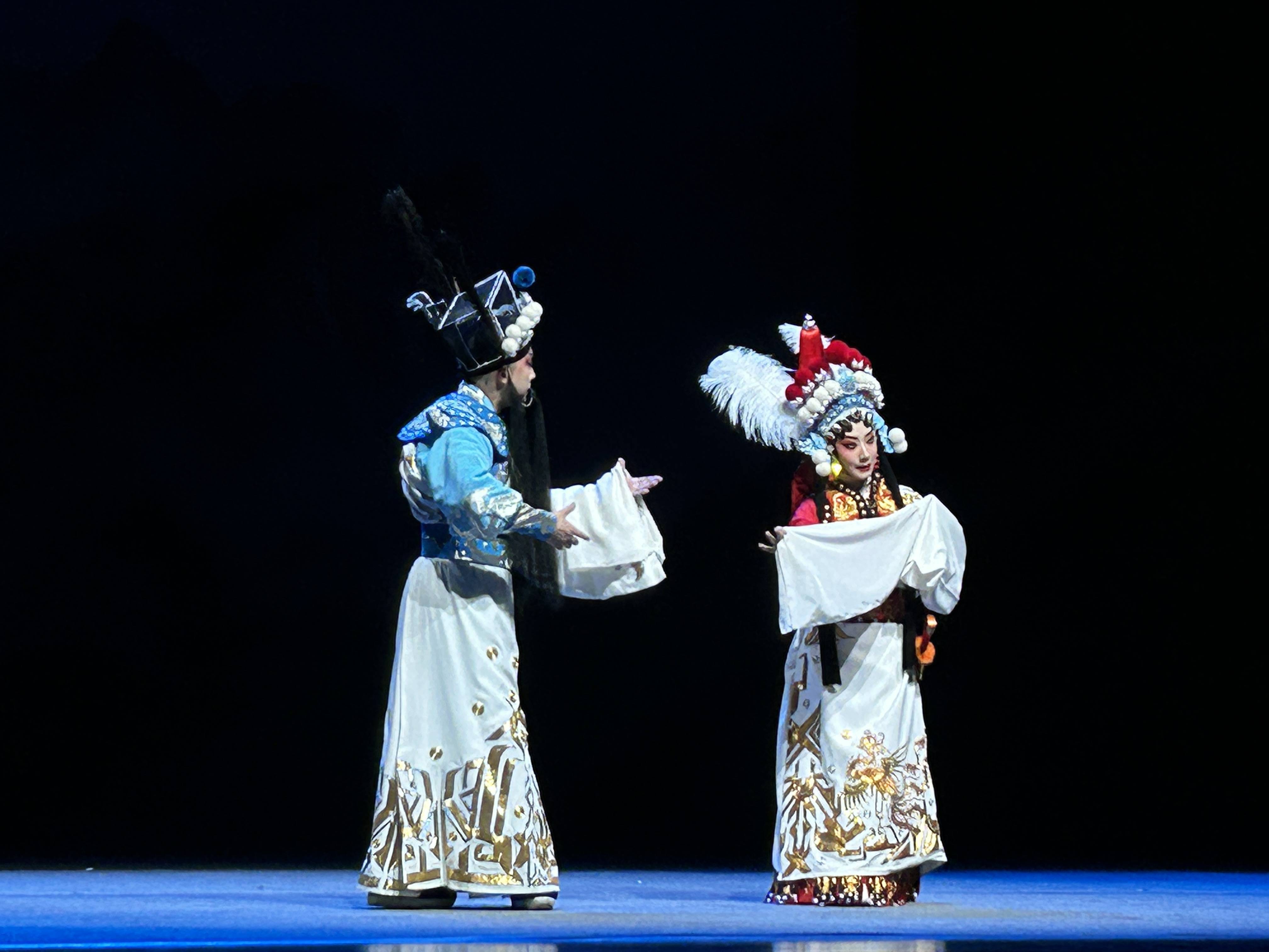 京剧《秦良玉》在重庆国泰艺术中心上演_表演_尚派_剧目