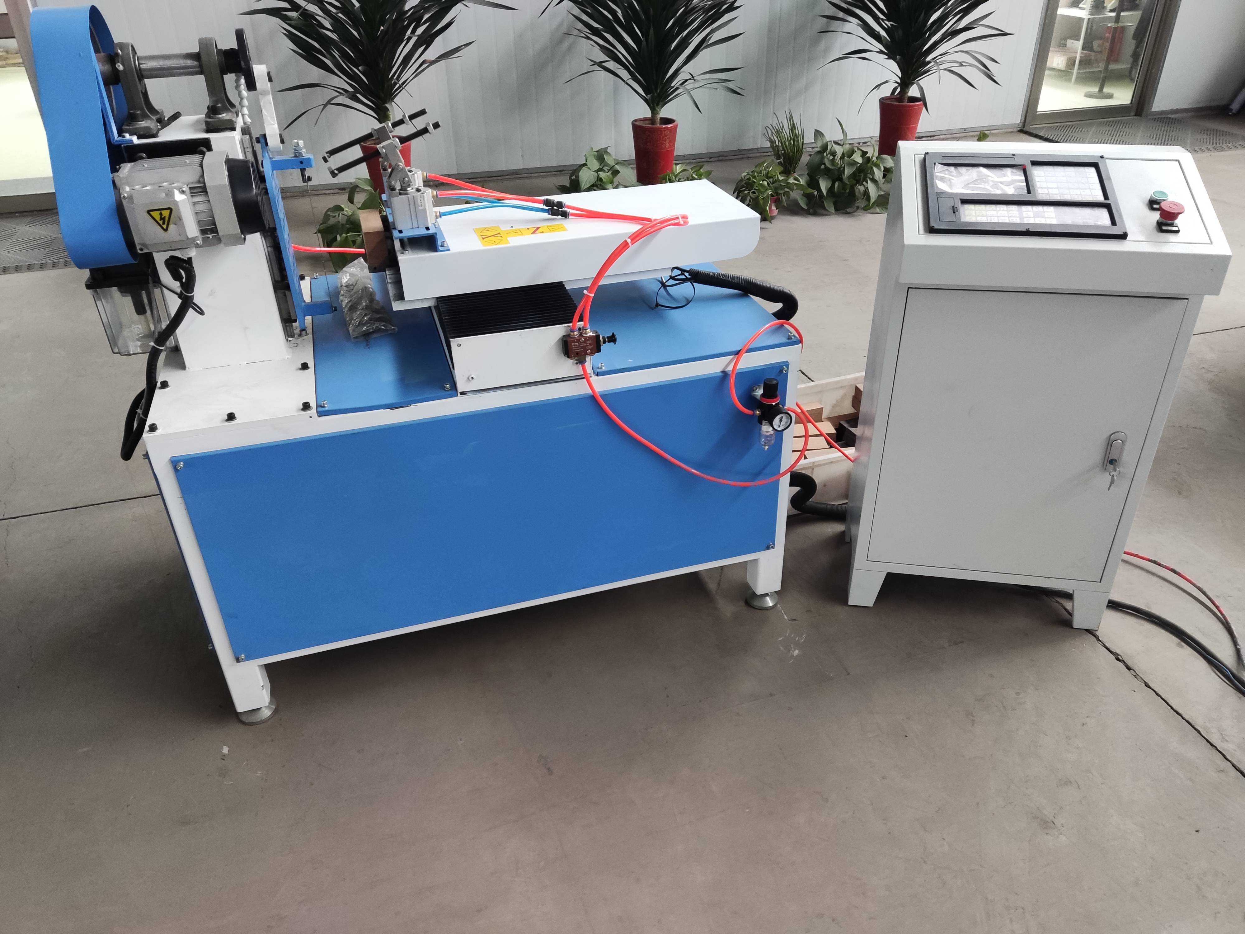 线锯拉花机,又称台式拉花锯,是一种专门用于木材的切割工具_材料_保养