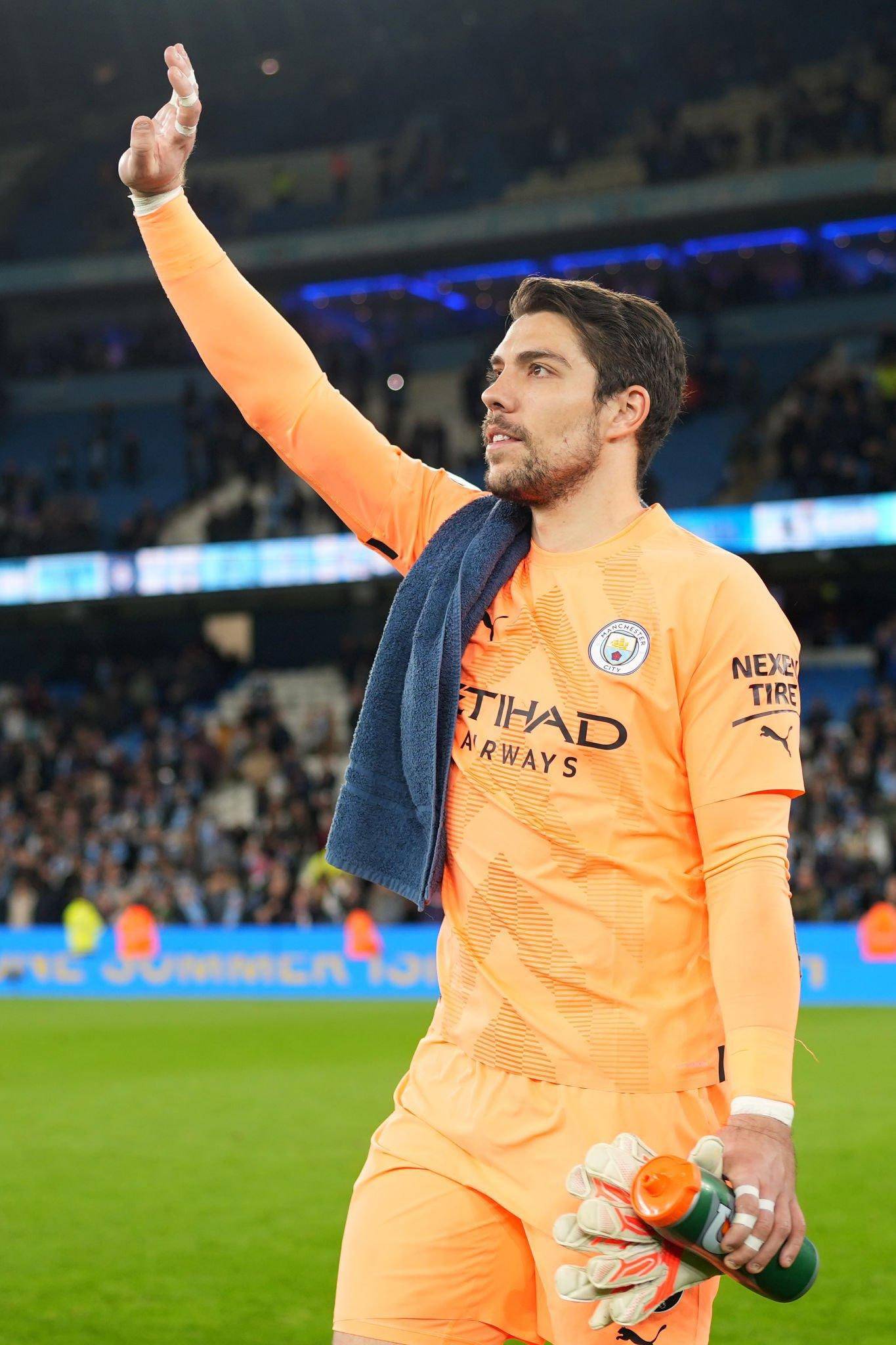 复仇皇马屡献神扑足总杯有望轮休,下赛季面临一门之争_埃德森_曼城