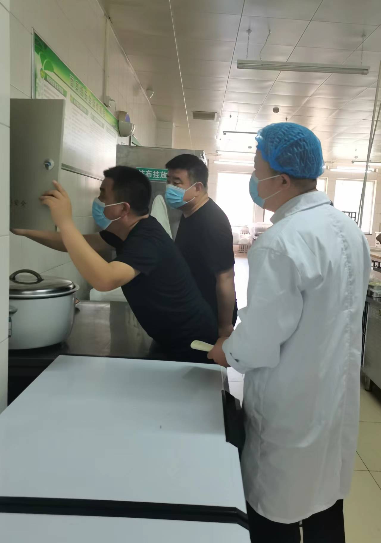 保障广大师生饮食安全 张家口市一中加强食堂风险隐患排查