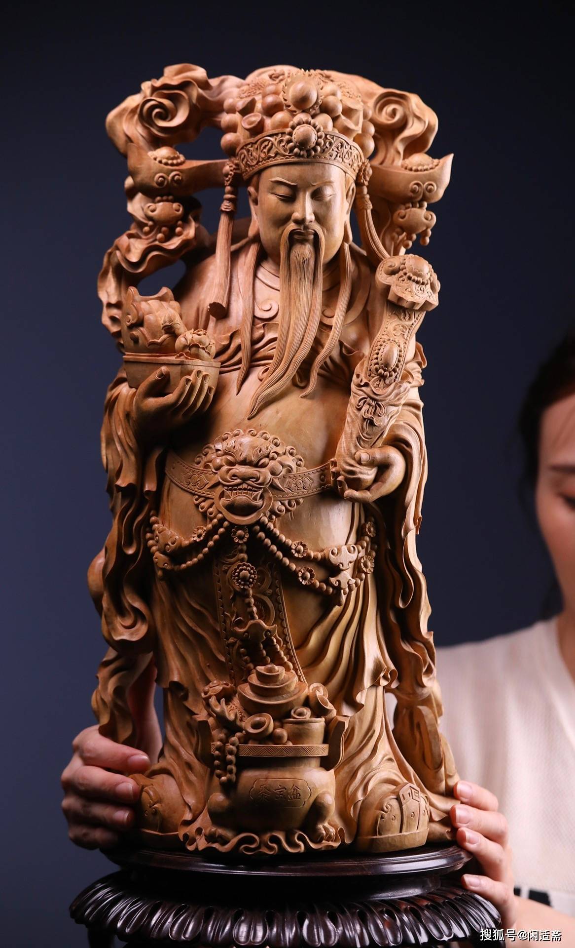 招财进宝,老山檀香木雕,文财神立像_范蠡_雕刻_民间