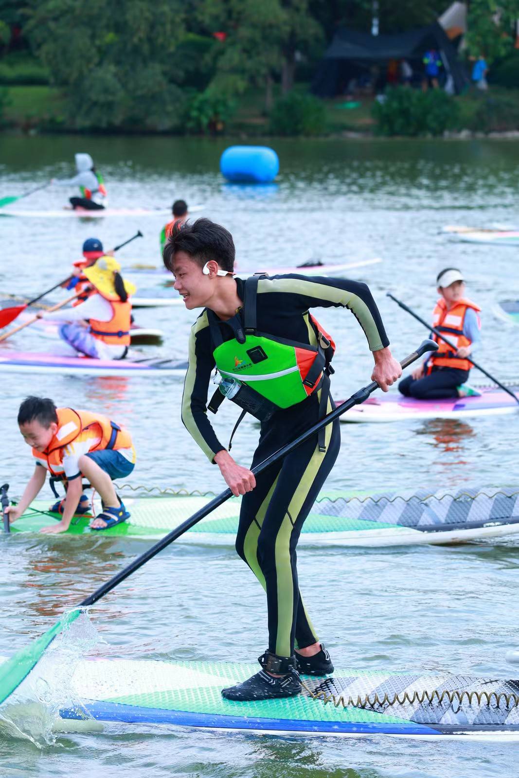 新颖时尚的桨板俱乐部引入广州地标白云湖_活动_运动_教练