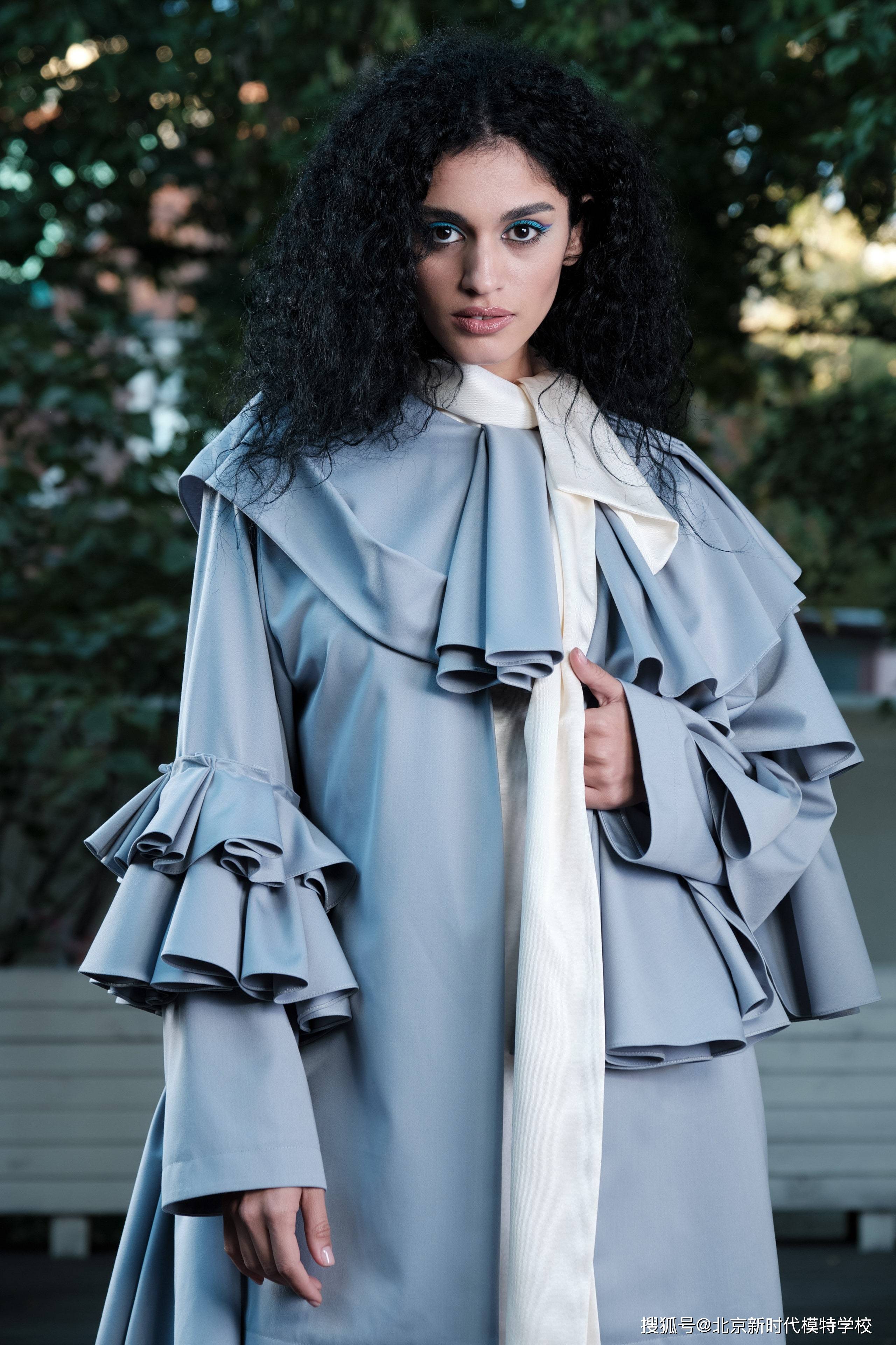 如何进行模特走秀的眼神训练?_控制_气质_魅力