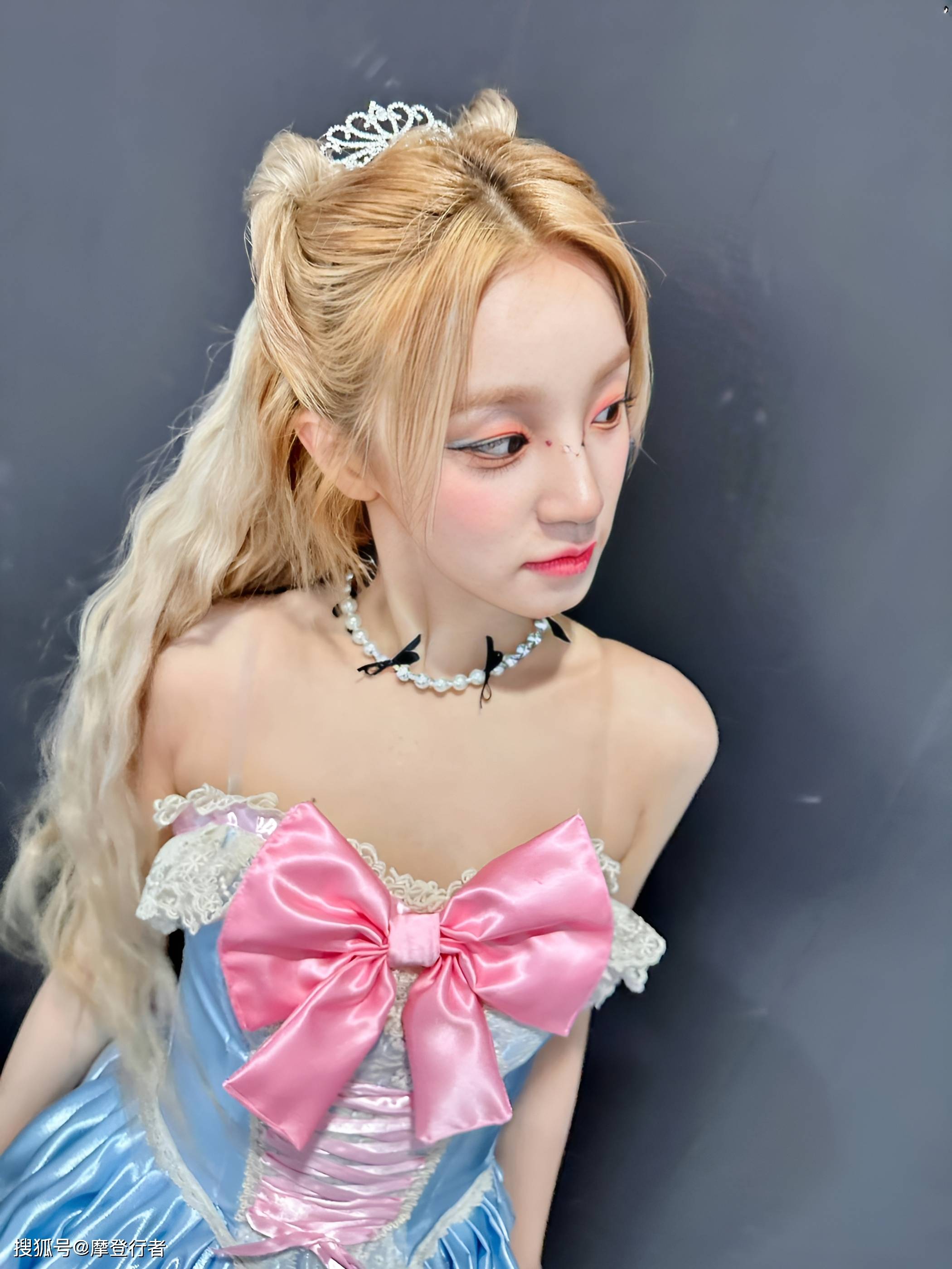 蕾丝抹胸连衣裙大放异彩_宋雨琦_造型_气质