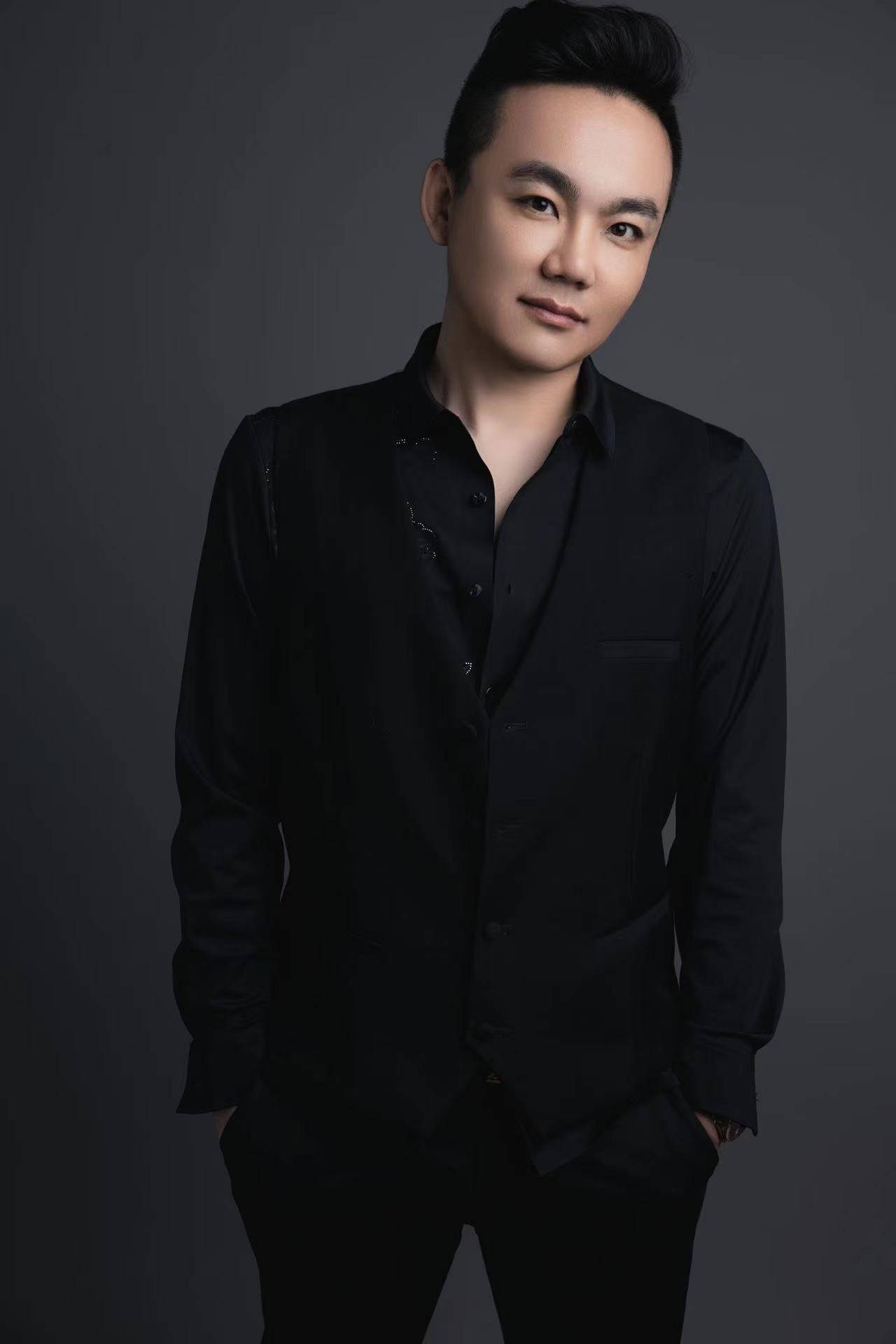 奖提名2015韩国美学精英大赛评委王亮原标题:王亮个人简介以上资料