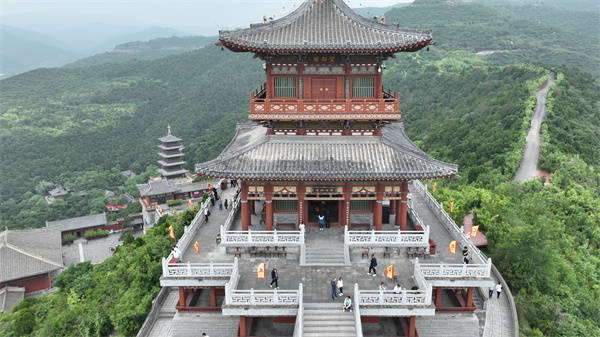 望都阁,是太山十景之中最高的景色,它坐落于太原太山东坪海拔1100米