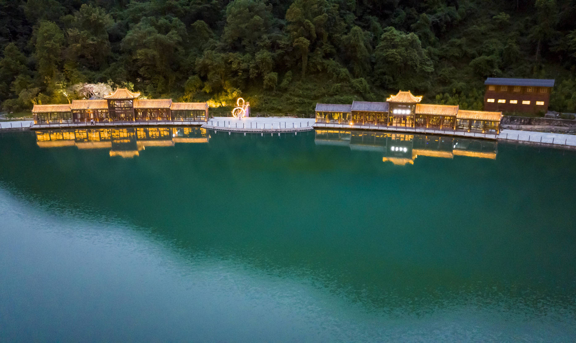 雅安天全喇叭河风景区蓝水晶景点夜景迷人