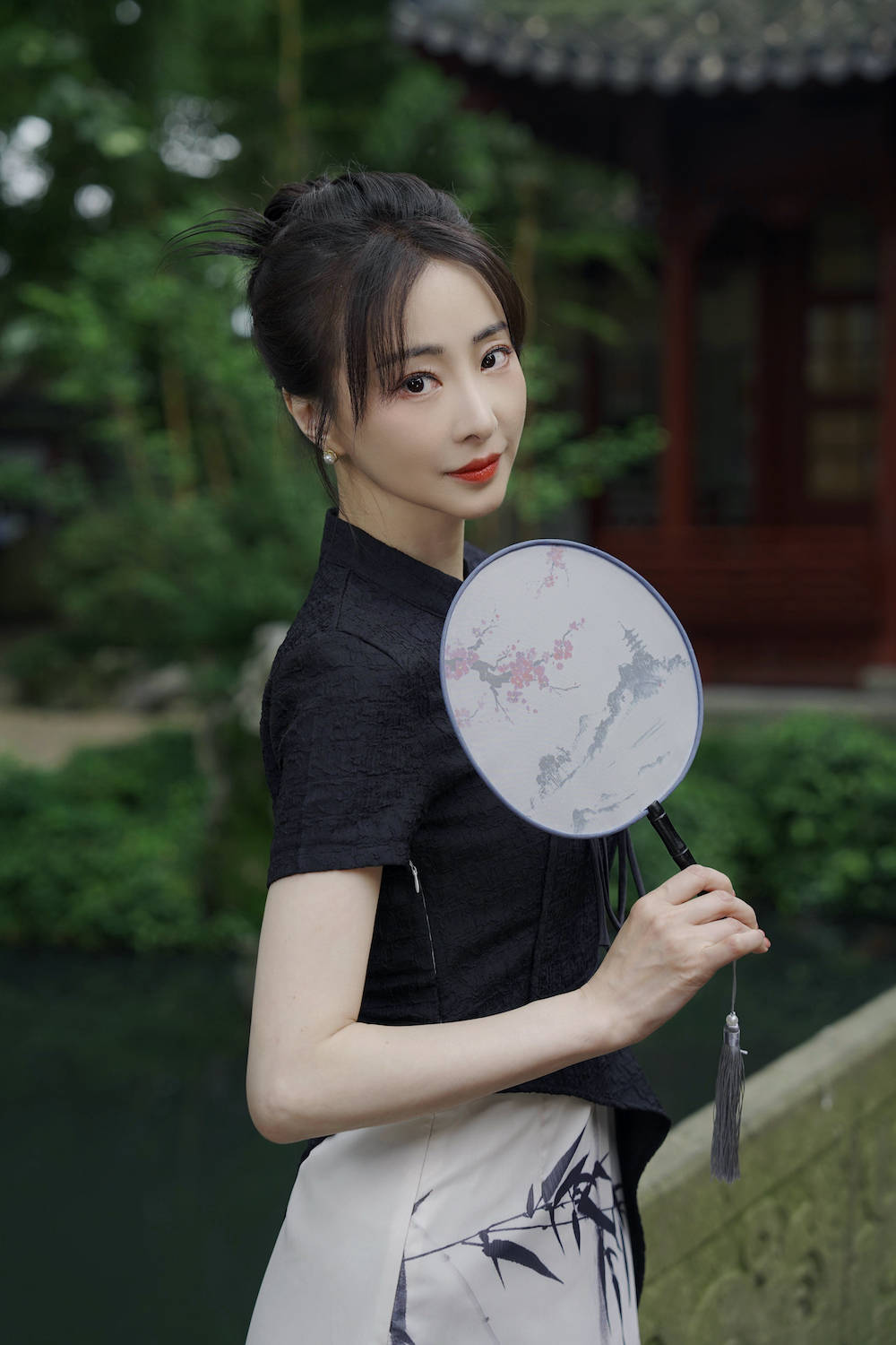 演员林静系列新中式大片曝光 多维展现古典东方美_旗袍_电视剧_观众