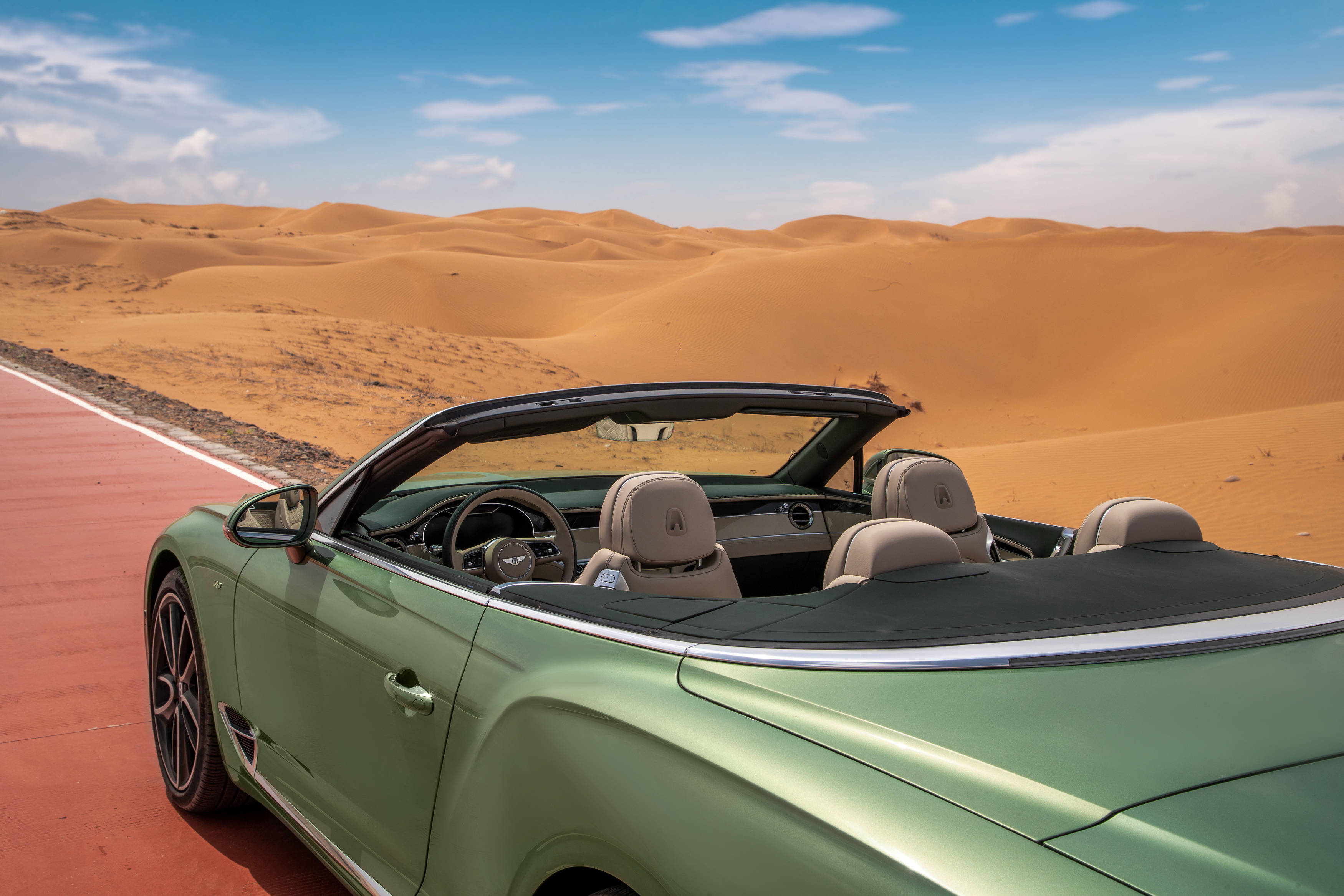 用最别致的方式定义旅途2023非凡之旅试驾宾利全系