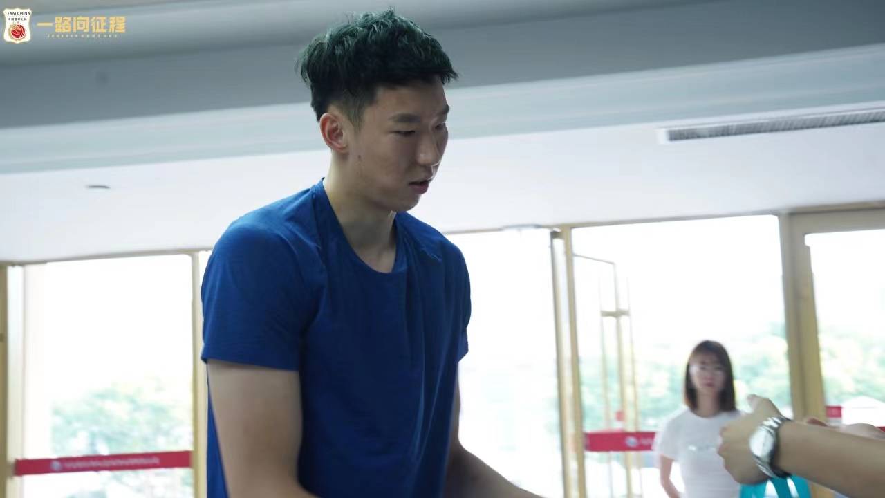 备战世界杯！中国男篮开启集训 周琦王哲林帅气亮相