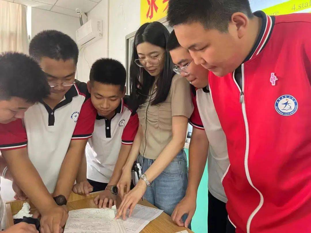 学校形成了一套有效的教师激励和评价机制,以金石中学道德事业命运