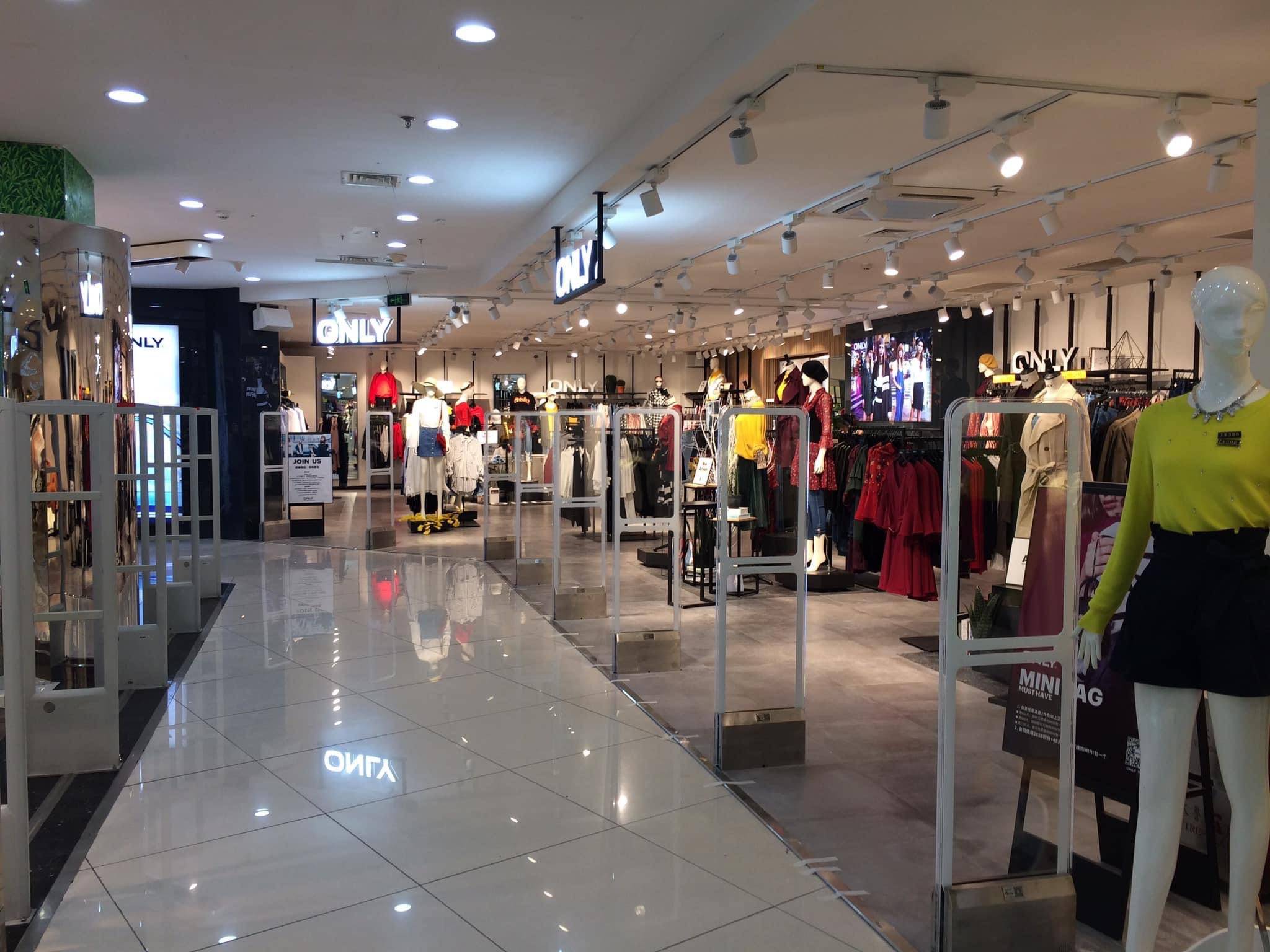 优衣库开设一家由rfid技术驱动的数字化门店,包括rfid试衣镜,rfid购物