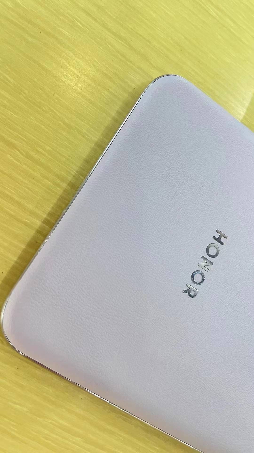 手机玻纤板后盖真空热压机应用方案