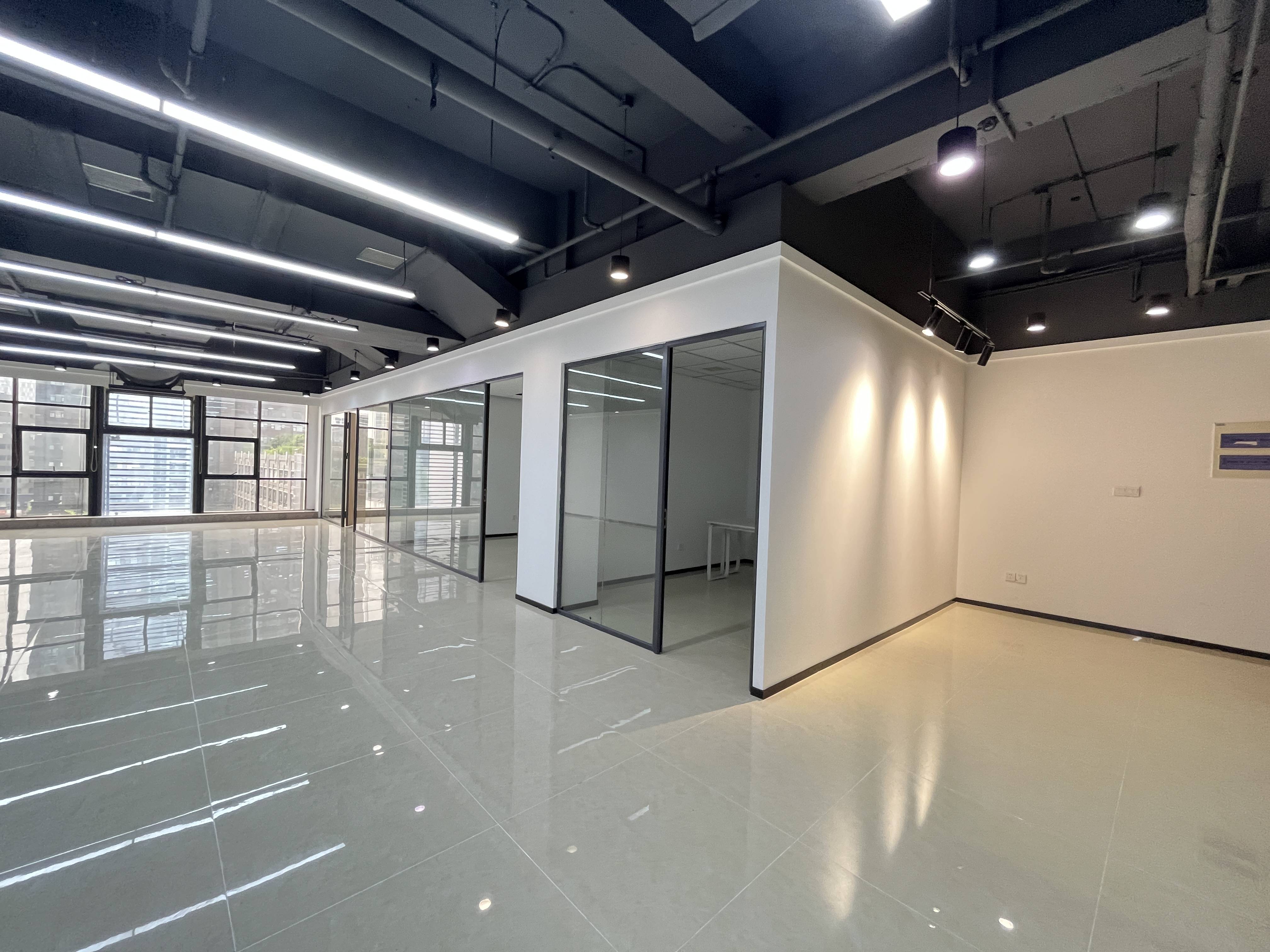 266㎡朝南办公室,创业园区内,超好氛围办公环境!