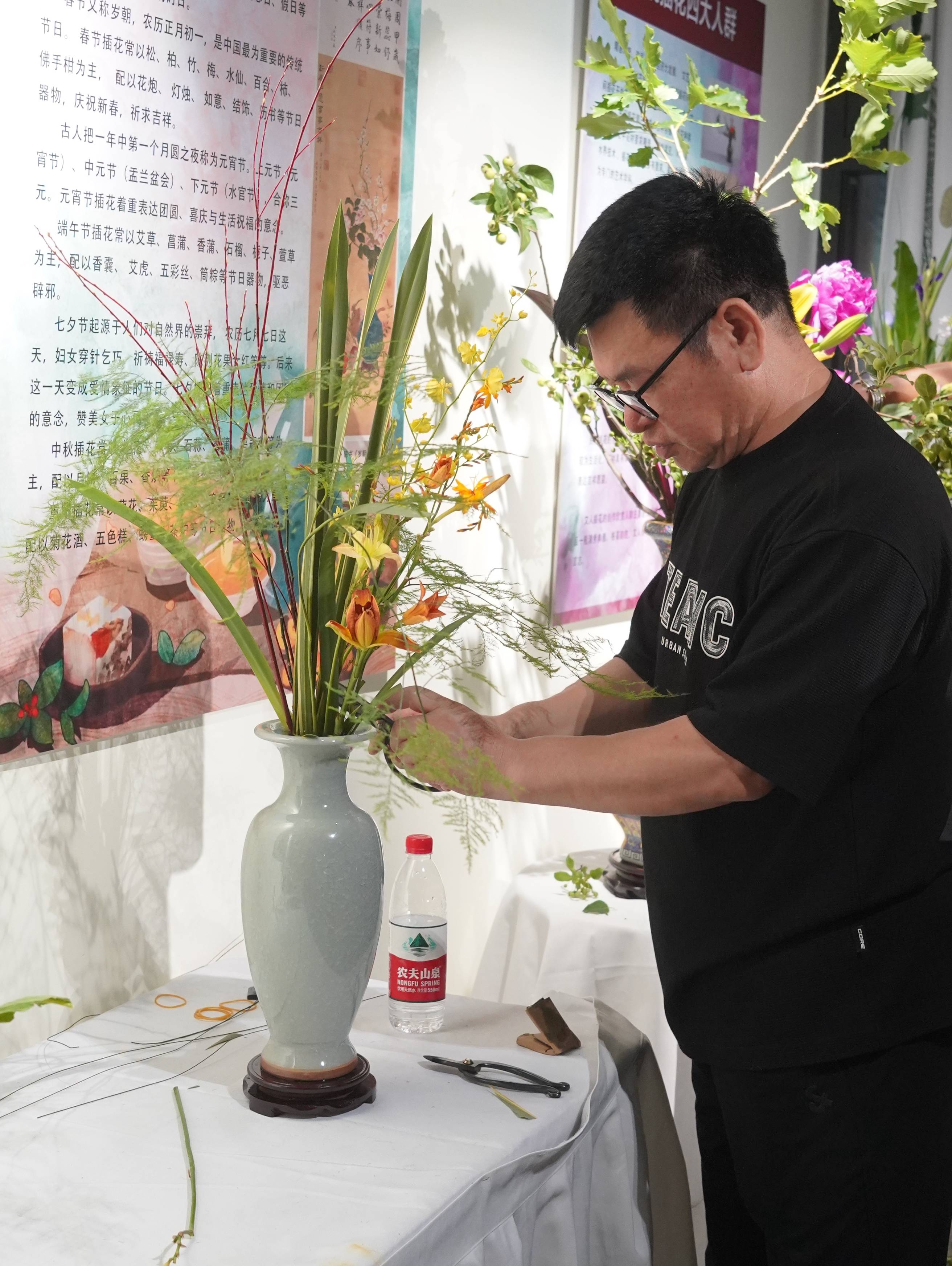 「全国花盟」承办中国传统插花非遗作品展在国家植物园举办