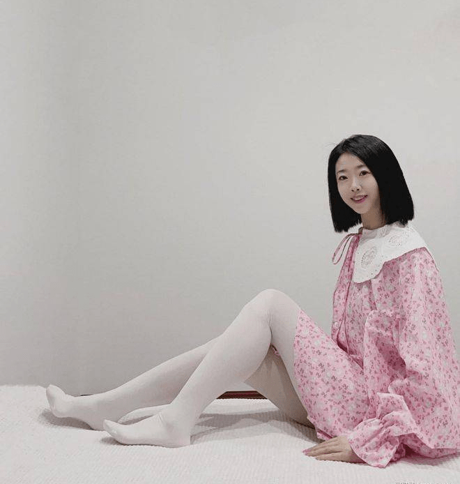 白色连裤袜,妩媚而又迷人