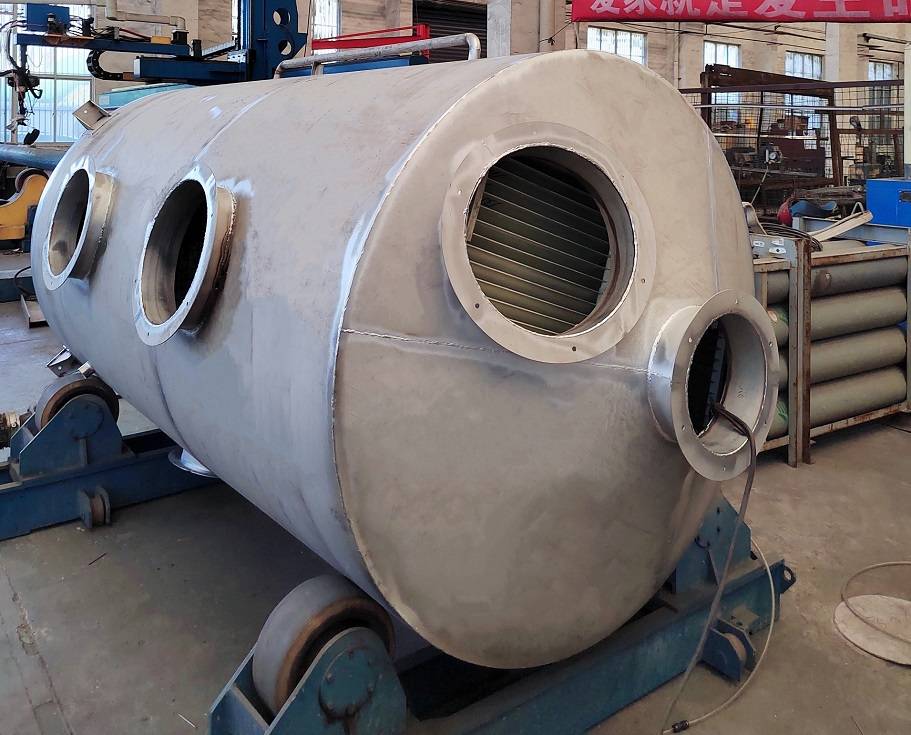 不锈钢脱硫塔是一种环保型的设备,广泛应用于各个行业中,包括石油化工