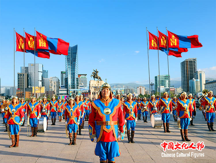 蒙古国在首都乌兰巴托市苏赫巴托广场隆重庆祝国旗日_象征_国家宫