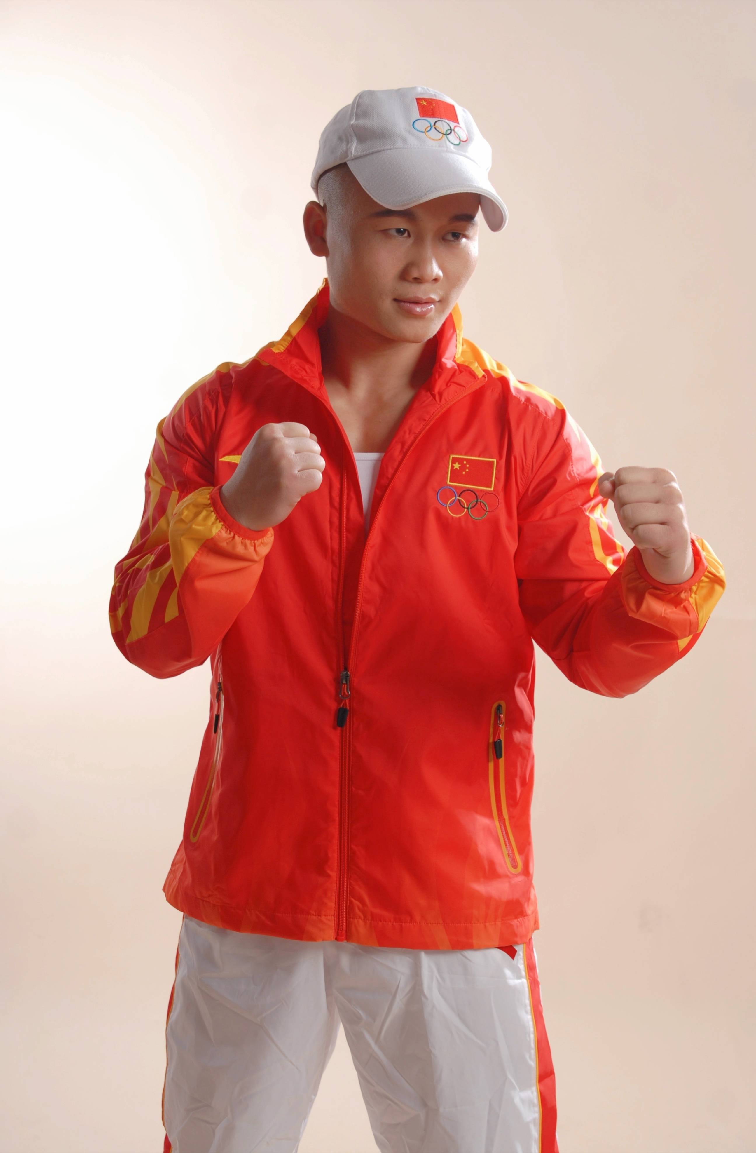 文武兼修,德才兼备,许多人都这样评价雷亚争,多年来