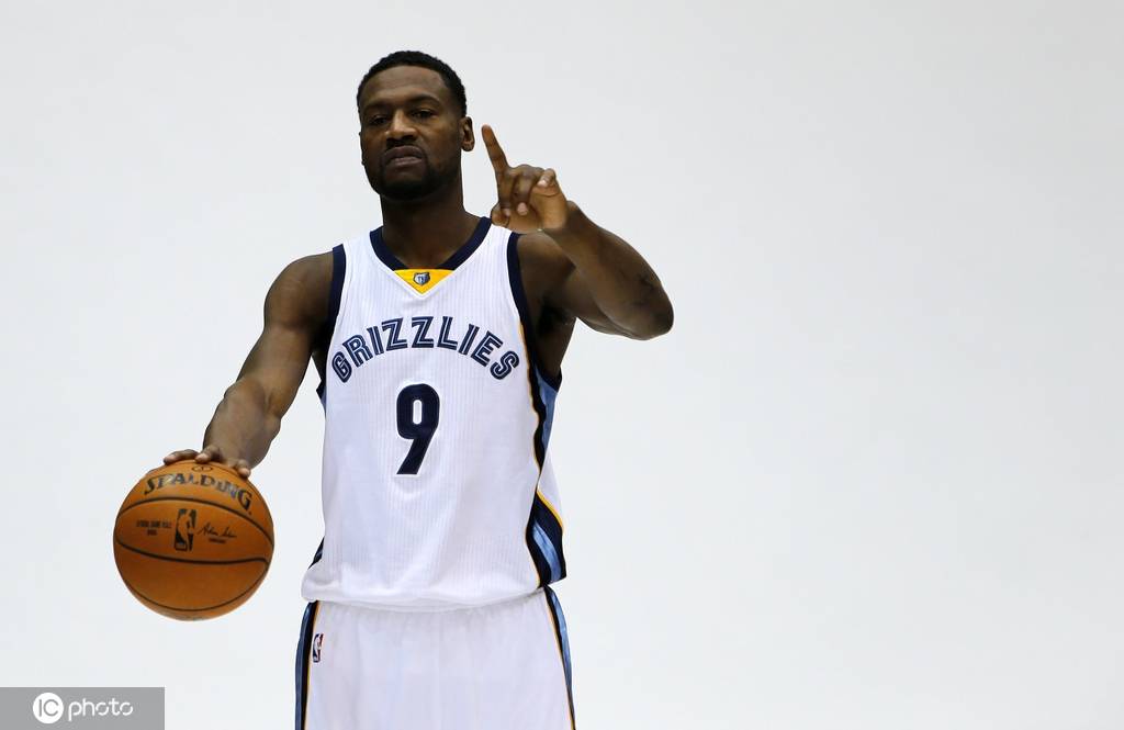 前nba一防球员因诈骗被判社区服务 含泪向民众道歉_托尼_阿伦_福利