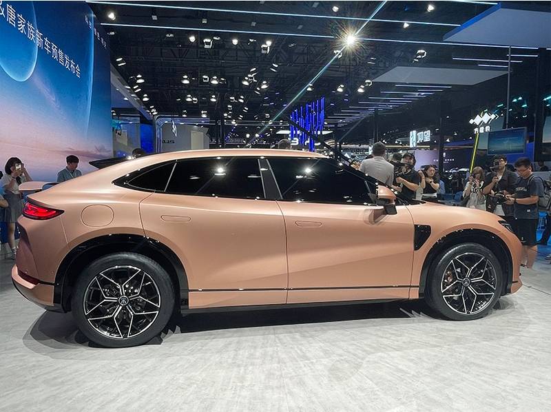 比亚迪携多款新车亮相成都车展,成为现场焦点_搜狐汽车_搜狐网