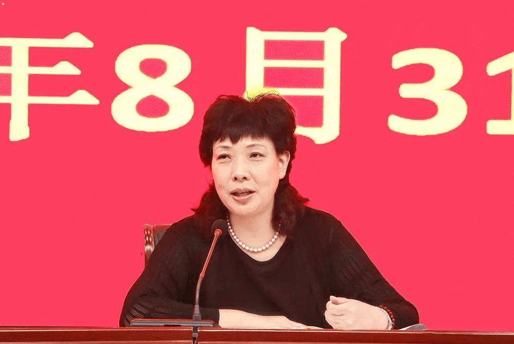 邓州市二高中举行2023-204学年"师徒结对"仪式