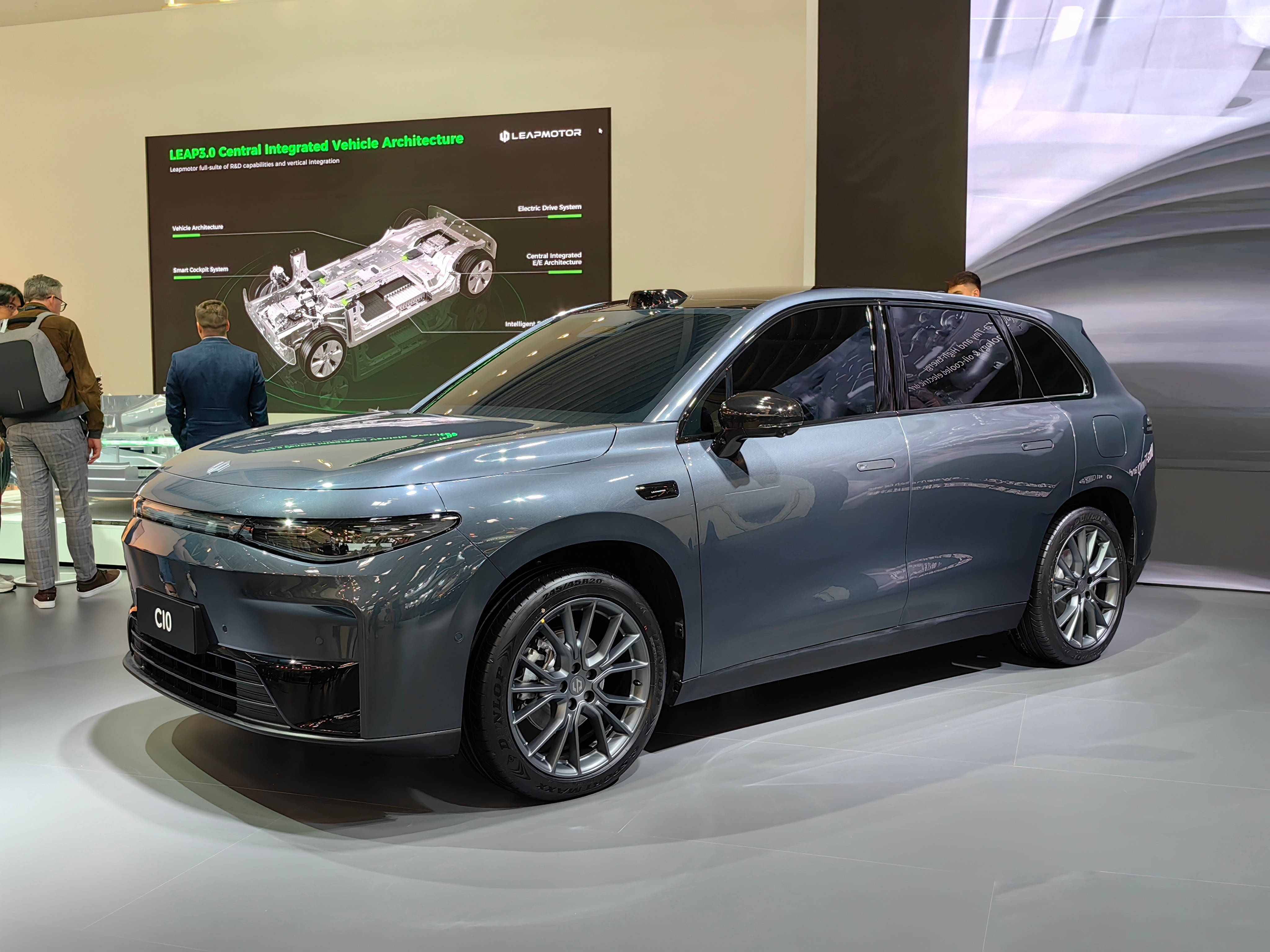 新能源新一代卷王-零跑c10亮相!_搜狐汽车_搜狐网