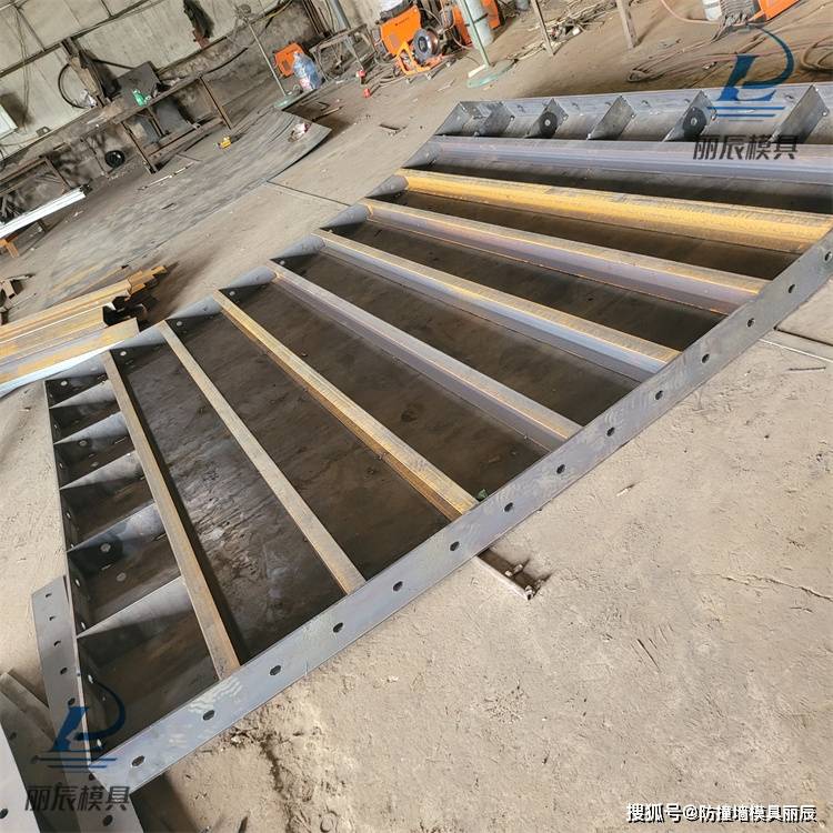 隧道仰拱模板 丽辰整体式仰拱钢模板的结构介绍_施工_建设_制造