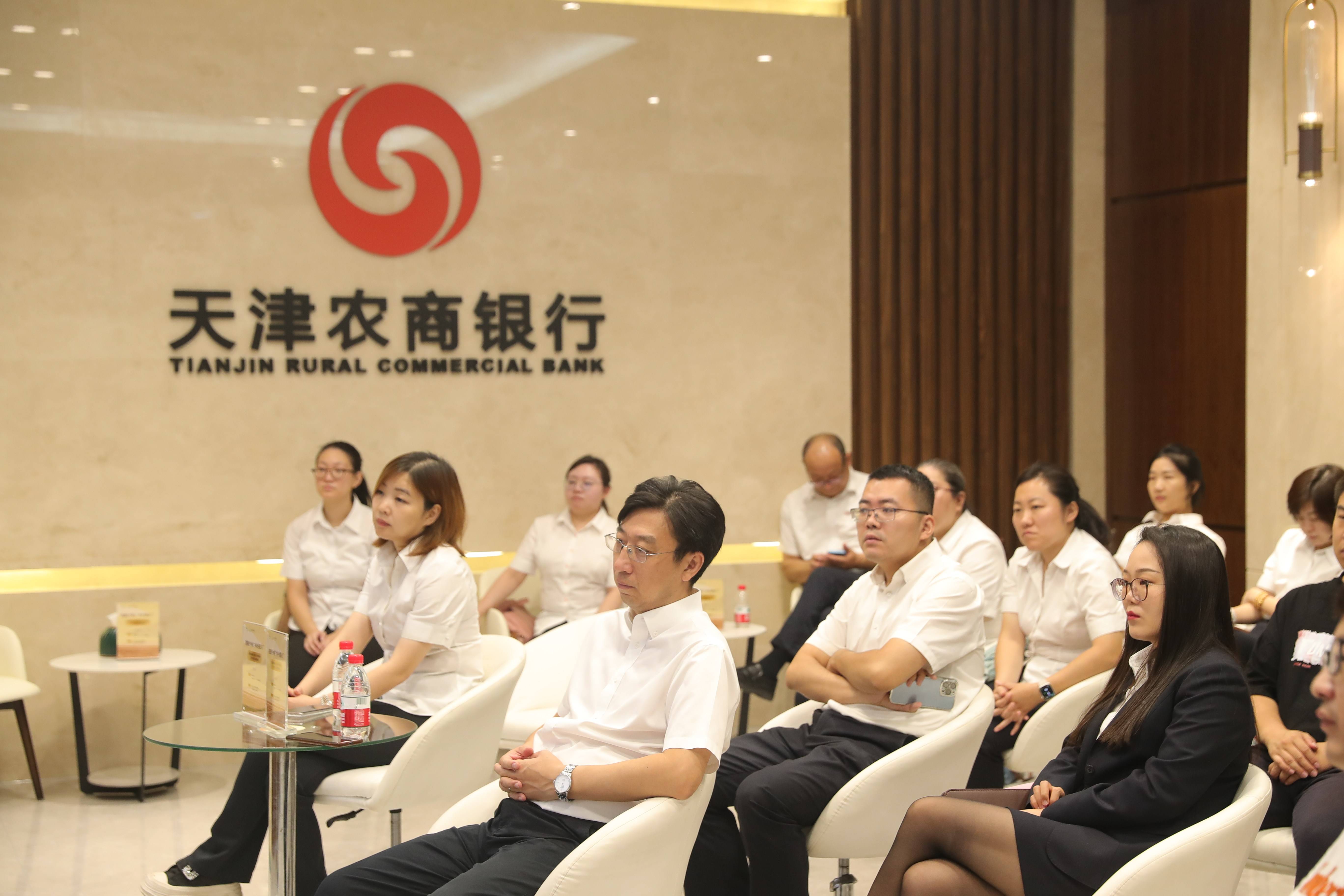 天津农商银行一支行副行长违法放贷3274万元