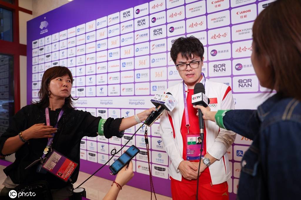 柯洁两度饮恨流泪致歉:因为我 中国围棋队只取得了一金