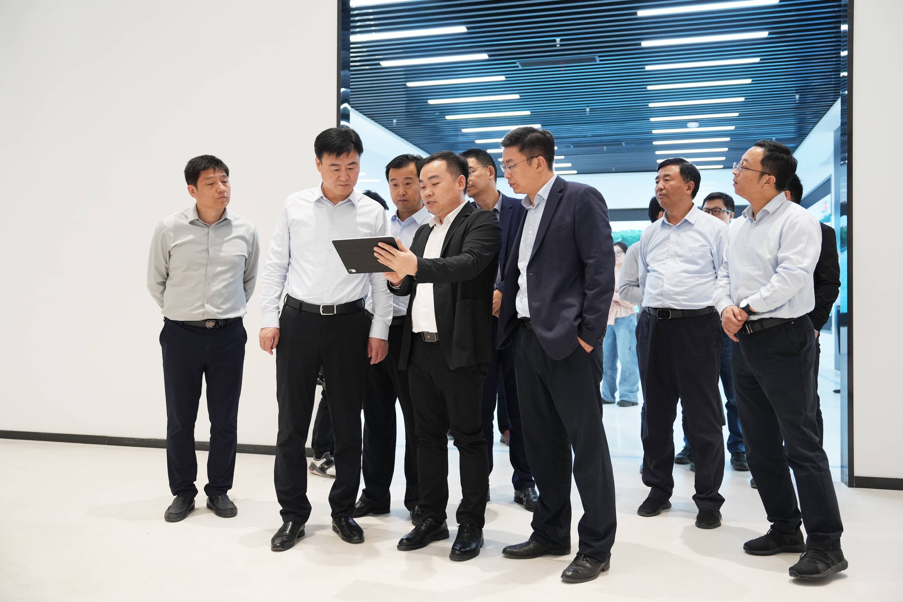 盐都区委副书记,区长马正华调研华东农产品交易中心