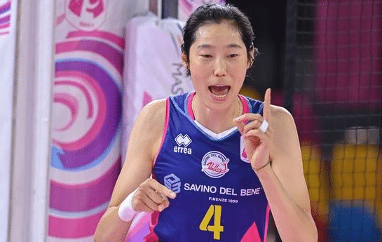 女排核心球员离队踏上留洋之路,龚翔宇不舍,蔡斌崩溃_朱婷_丁霞_中国