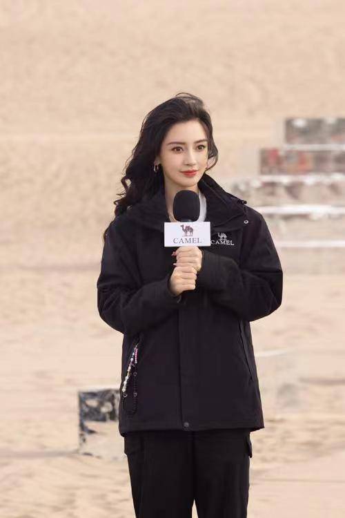 杨颖复出新代言加身,容光焕发气色佳,冷处理公关显奇效_骆驼_品牌