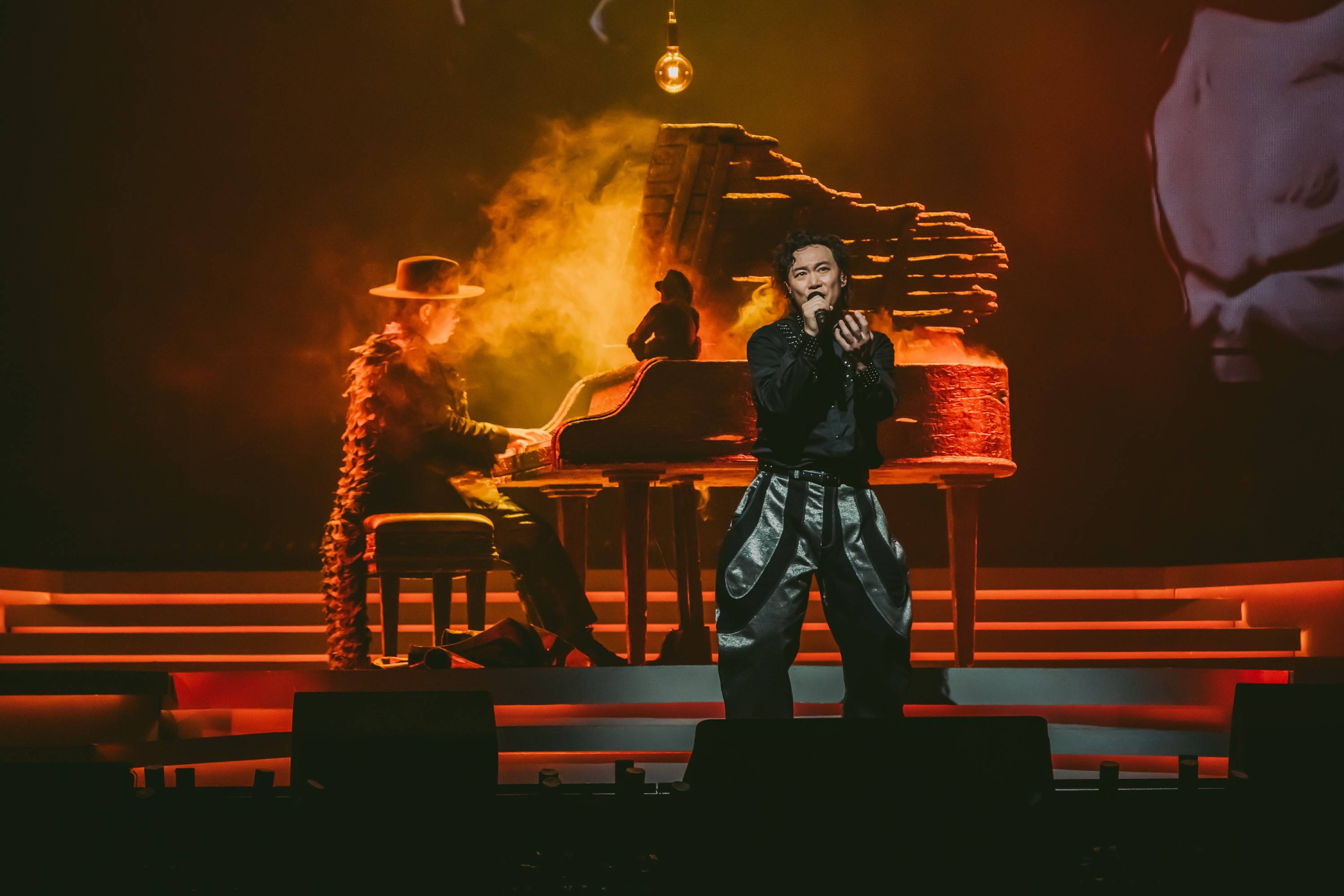 陈奕迅新专辑《chin up!