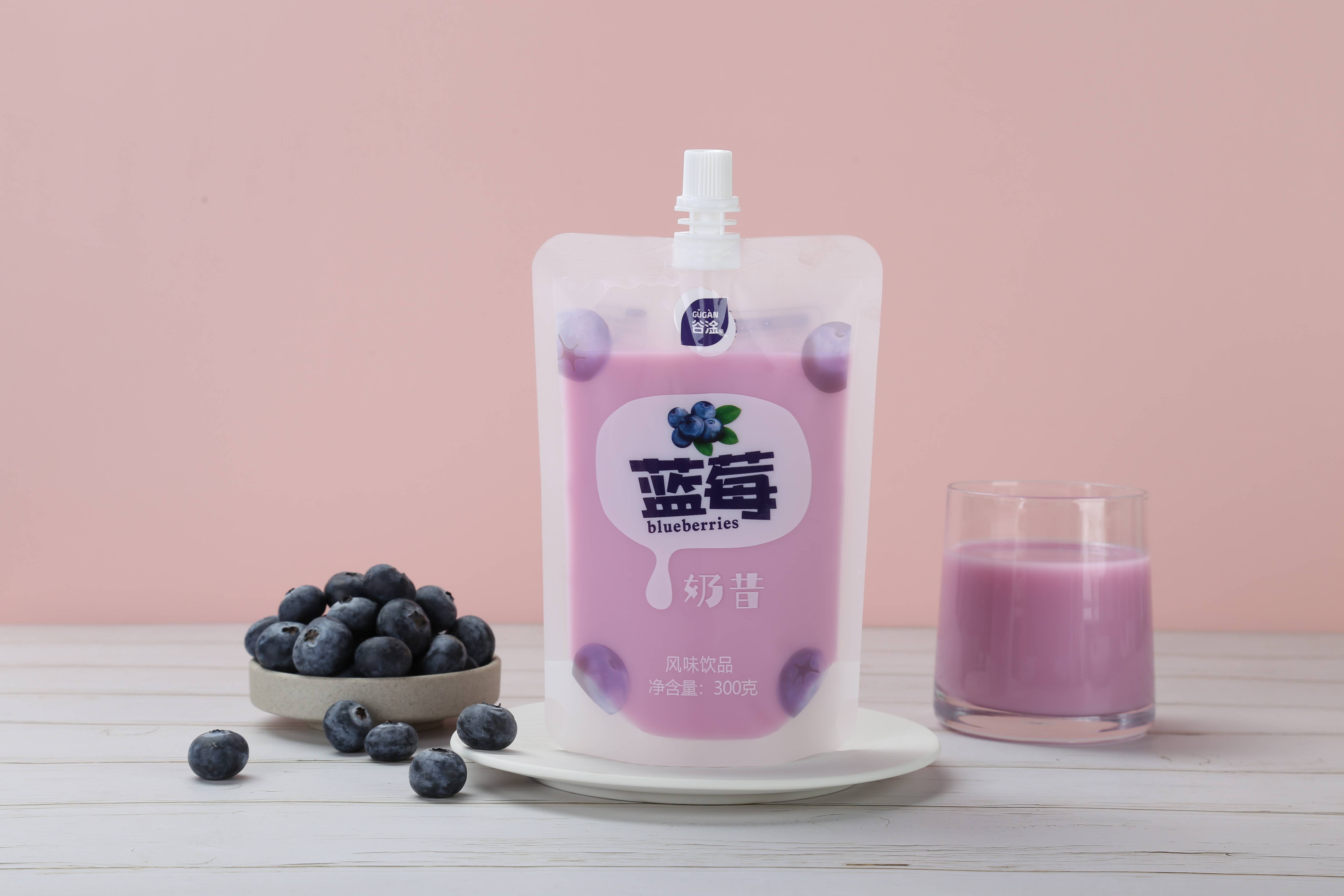 1,蓝莓奶昔谷淦奶昔系列饮品,精选新西兰进口全脂乳粉做主料,同时配以