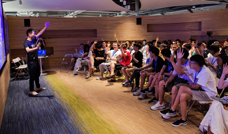 落地3城9所高校，西山居开启Z世代对话之旅！