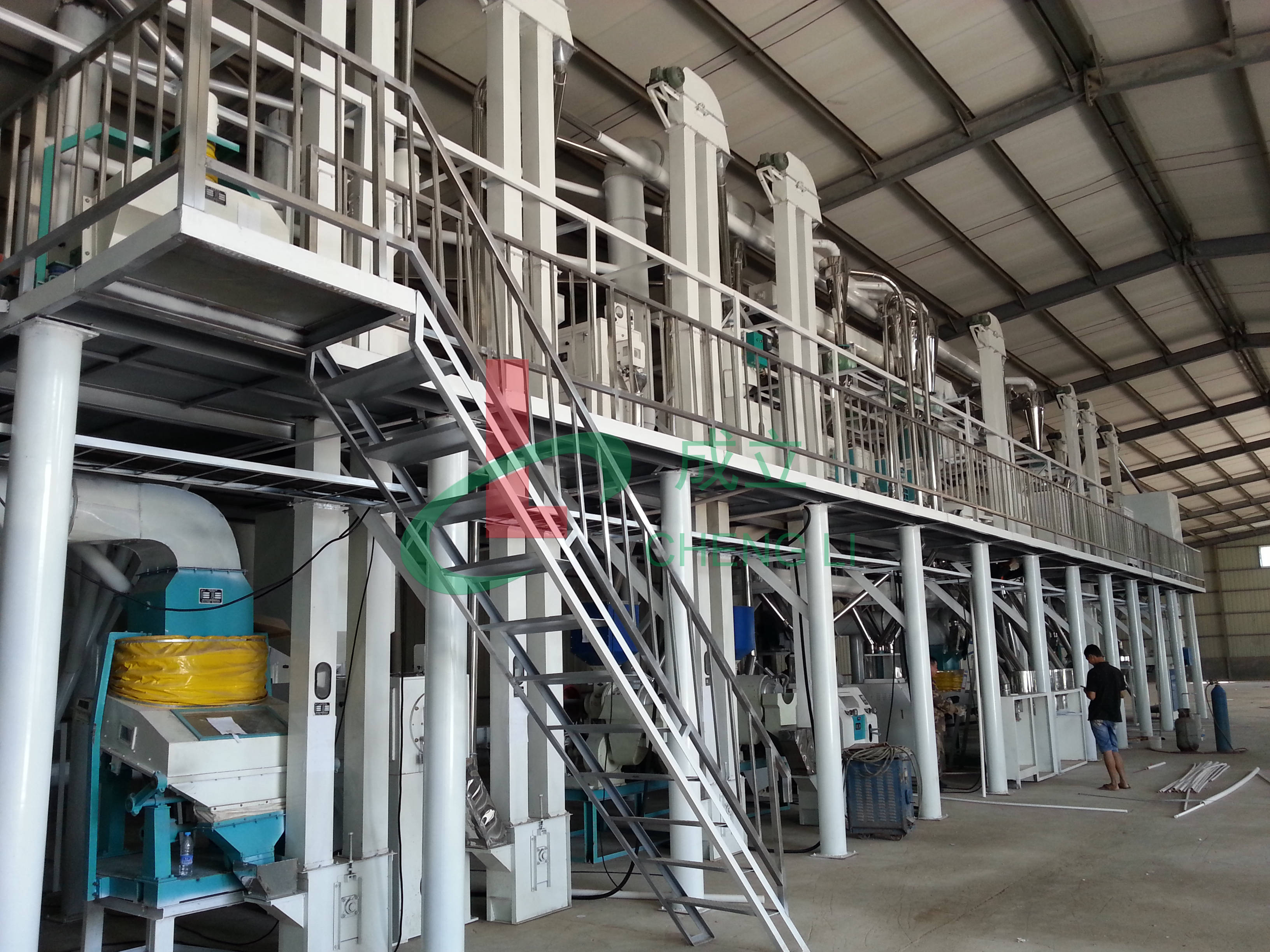 玉米加工干湿两用型自动上料制粉机具有工艺先进,设备精良,专用性强