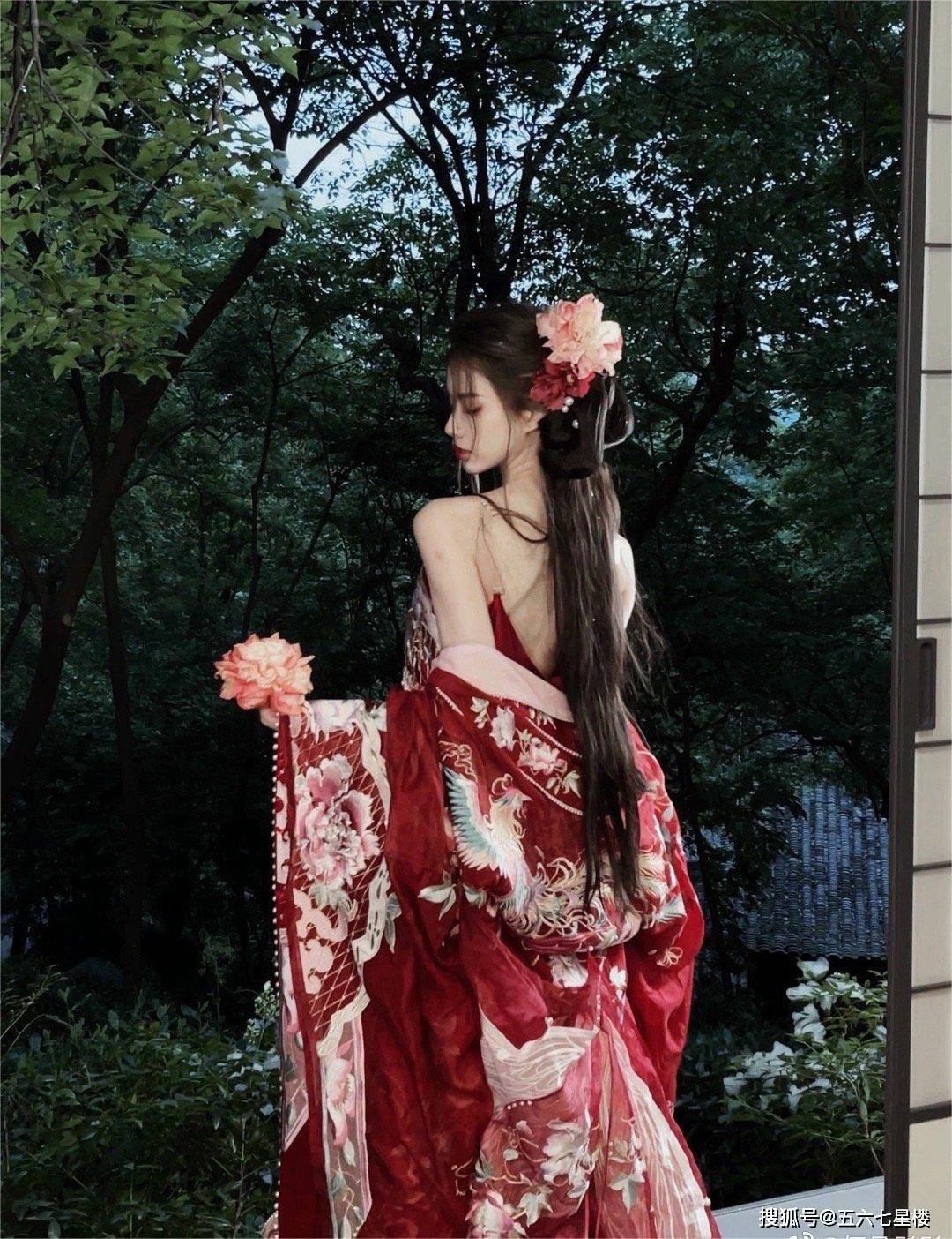 "第一眼就想娶回家 第二眼养不起" 人间尤物系列⑩何丹彤_郑燕姿_视频