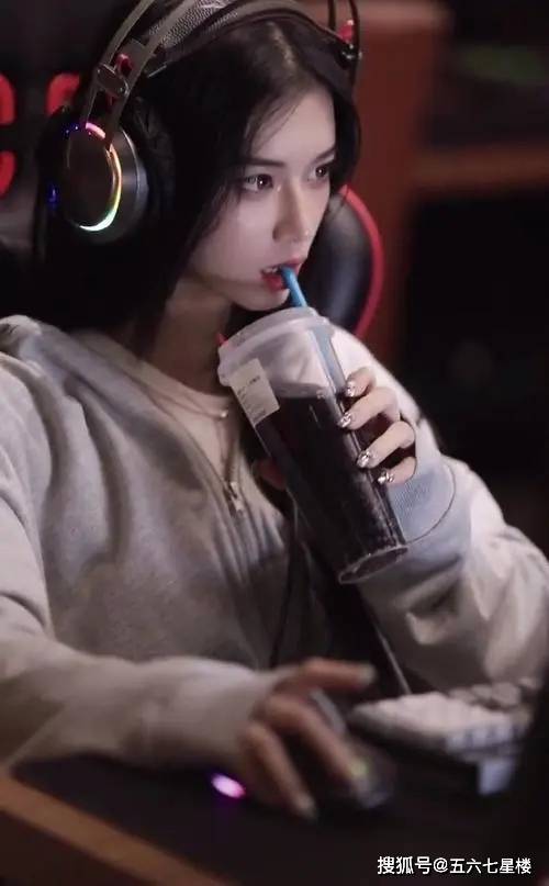 "第一眼就想娶回家 第二眼养不起" 人间尤物系列⑩何丹彤_郑燕姿_视频