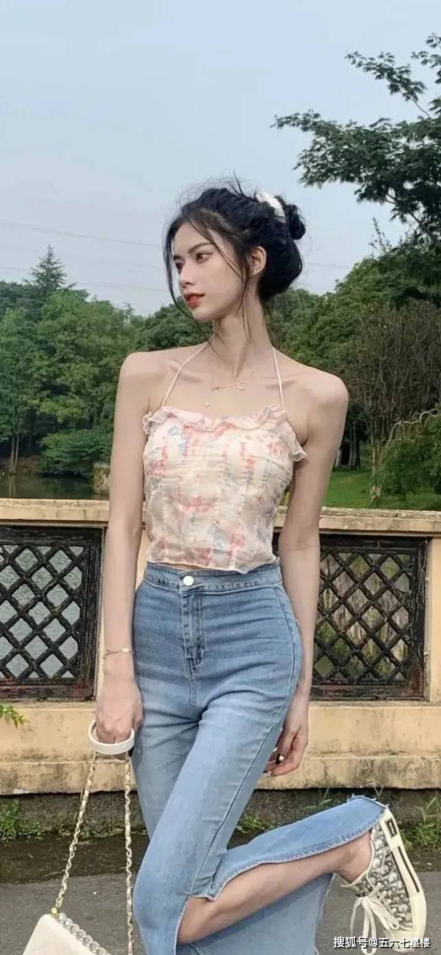 "第一眼就想娶回家 第二眼养不起" 人间尤物系列⑩何丹彤_郑燕姿_视频