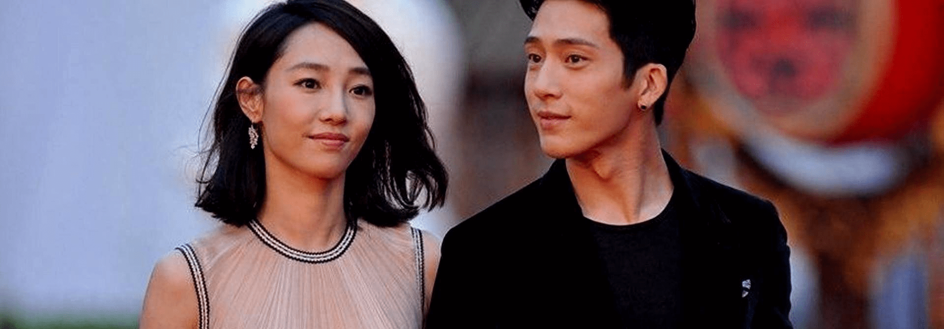 白百何穿透视装出席活动,下身勒出三角区,一旁的井柏然太尴尬_明星