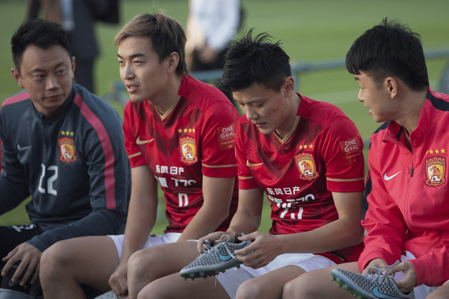 35岁国脚退役,曾获3个中超冠军,里皮昔日爱将!_恒大_邹正_广州