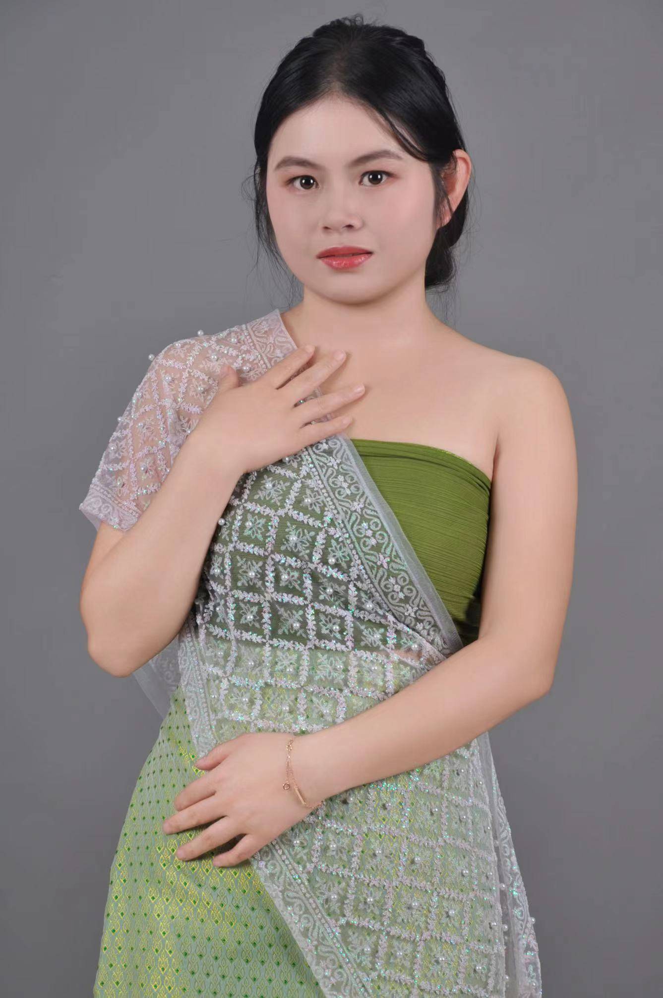 "本期为大家推荐一位超甜的模特宝妈"_工作_陆瑶_职业