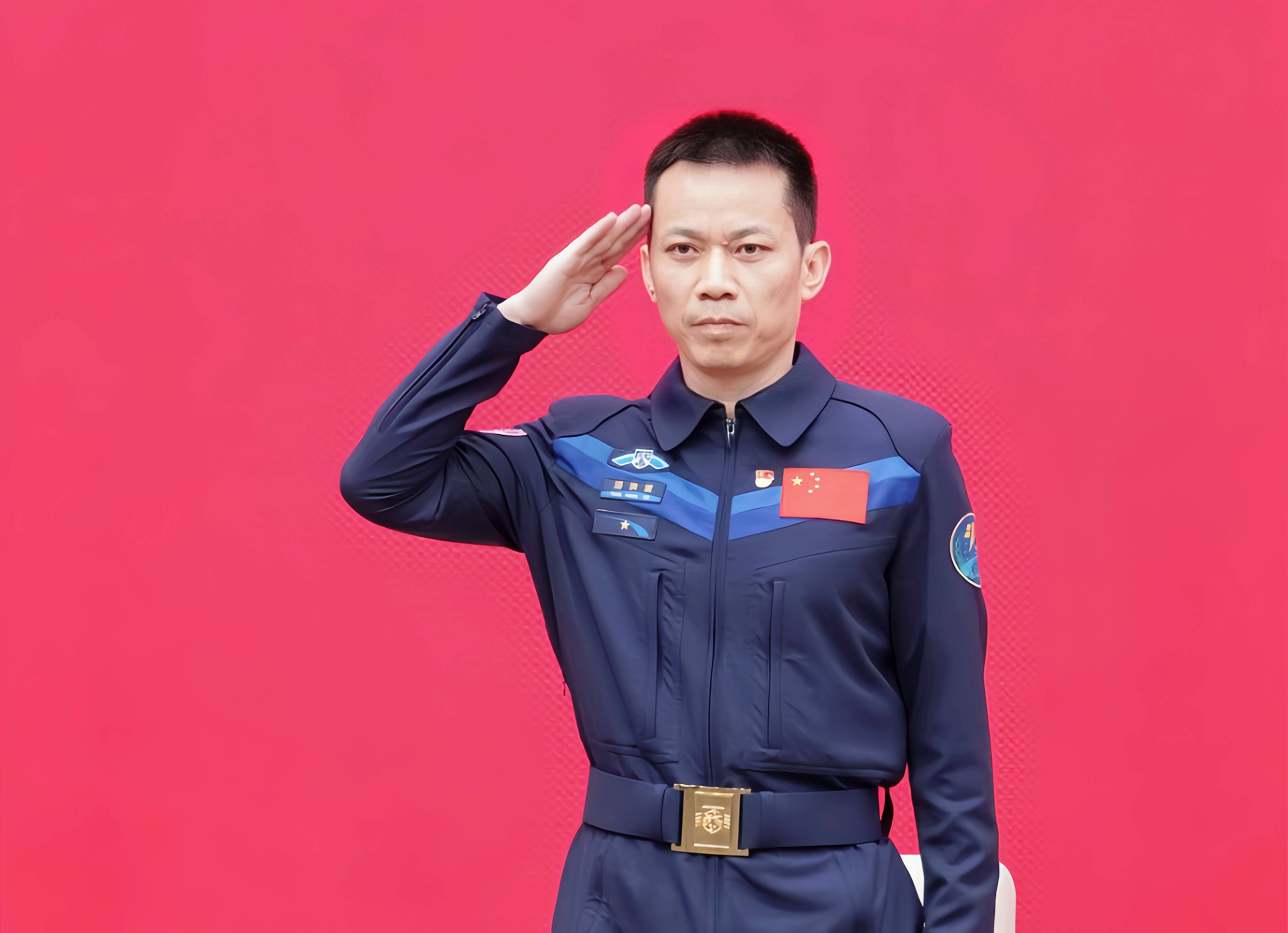 "英雄航天员"汤洪波,父亲也很优秀,被授予先进种粮大户