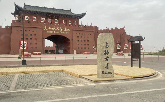 乌尔禾影视城:历史的缩影,走进这里,仿佛是回到了2000多年前的大秦