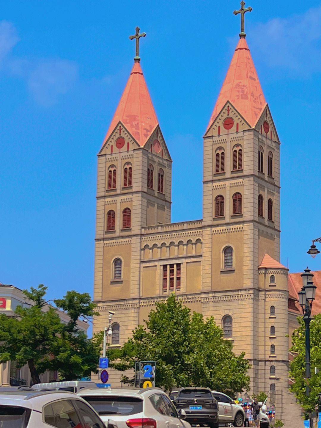 建立了许多具有德国特色的建筑,如青岛大教堂和德国总督府