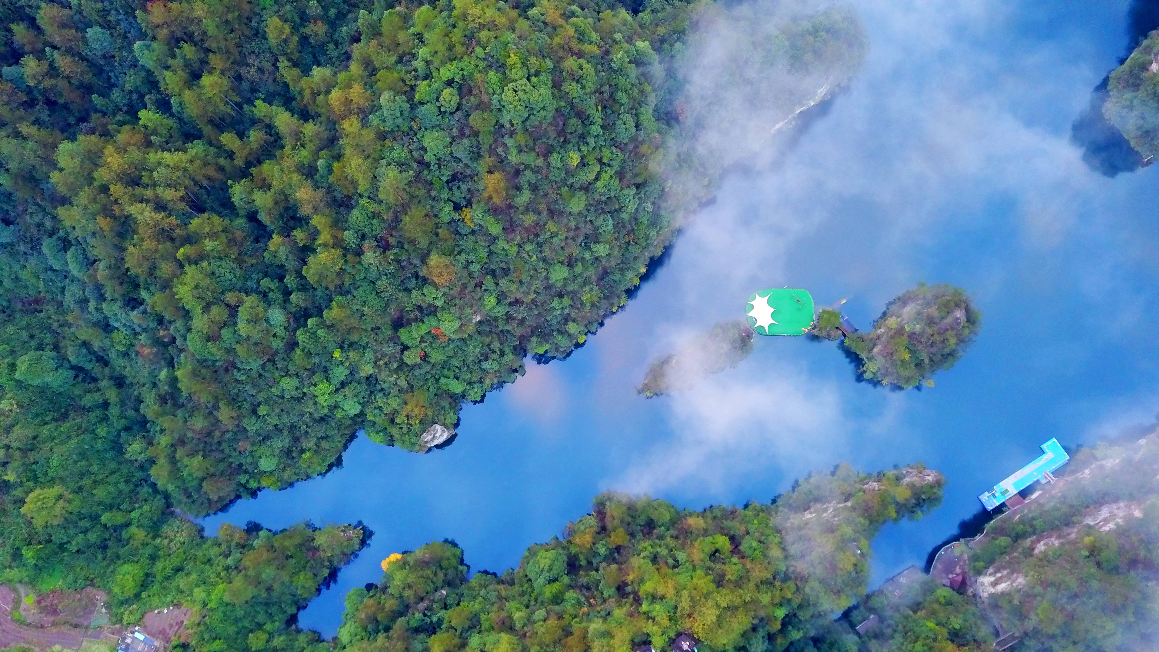 张家界的绿宝石——生态宝峰湖(航拍组图)