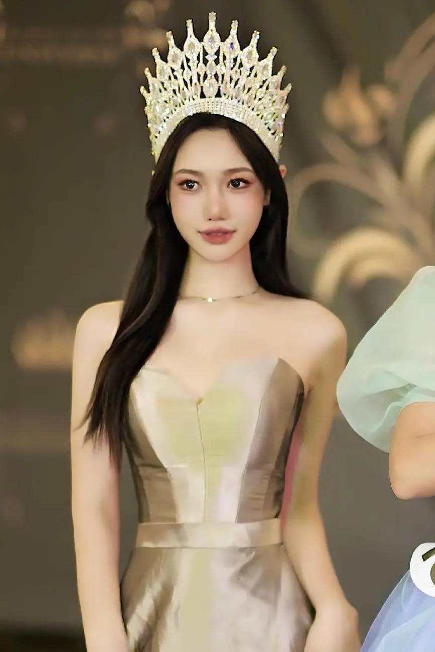 世界环球小姐迪拜世界赛颁奖嘉宾选美冠军熊悦心_比赛_全球_选手