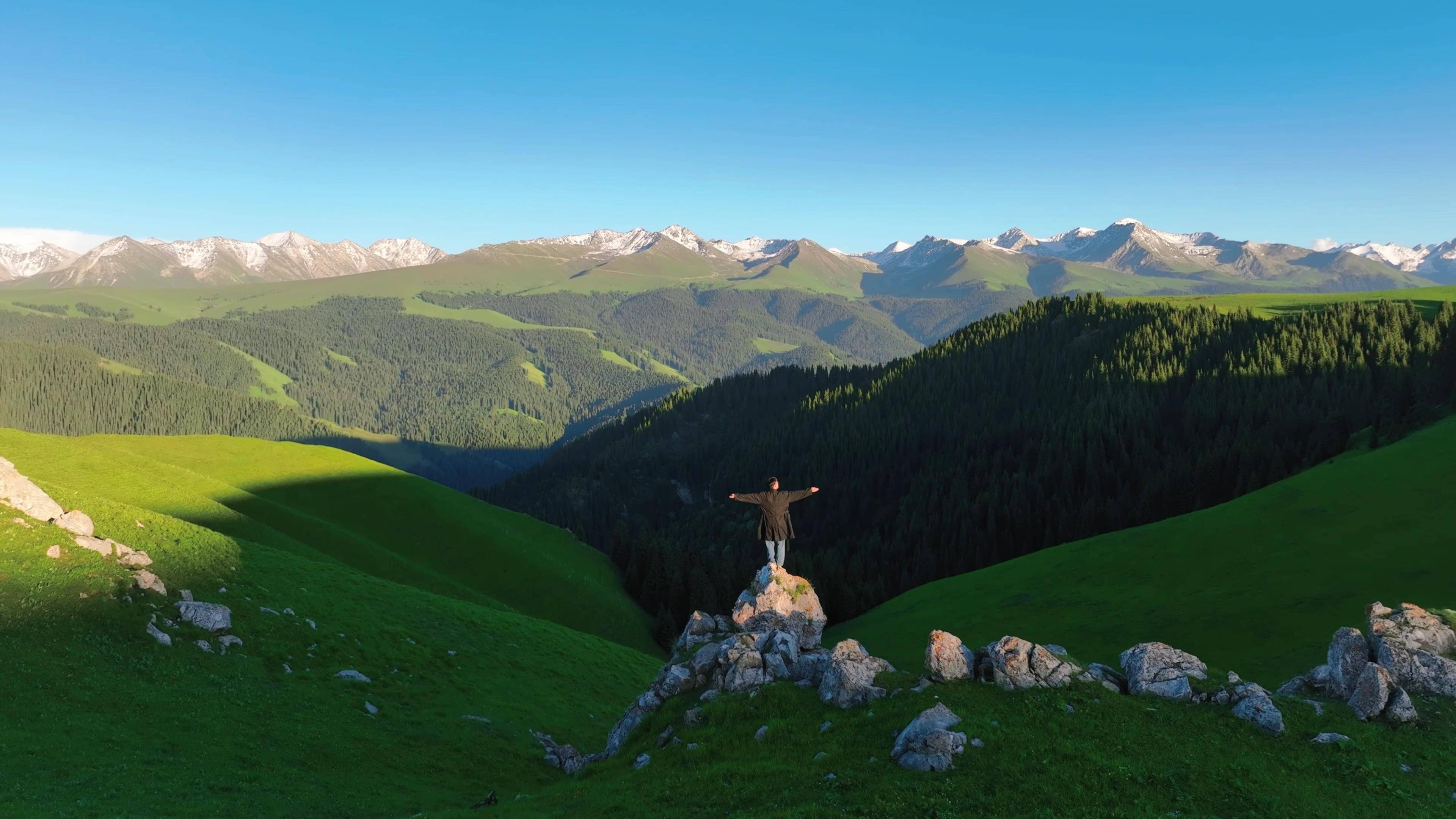 壮美喀拉峻大草原:世界自然遗产之美,让人惊叹不已_天山山脉_高山